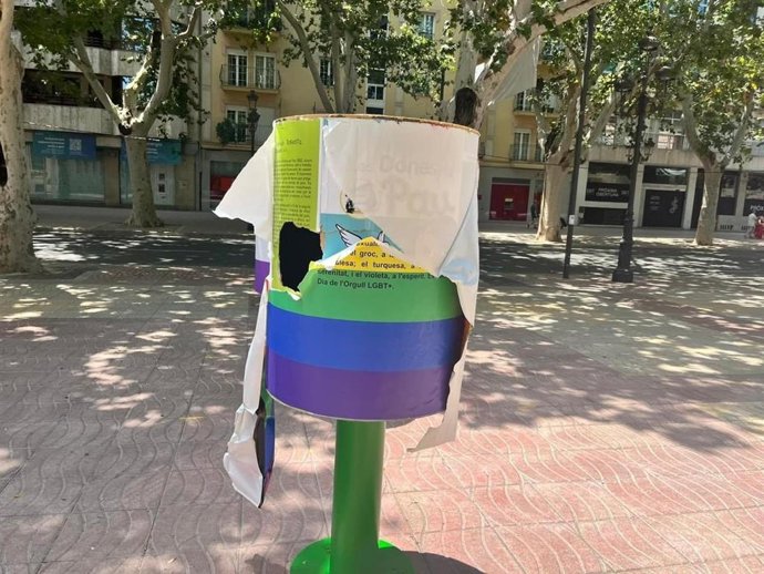 L'Ajuntament de Xàtiva denuncia un acte vandàlic a una exposción de banderes LGTBIQA+