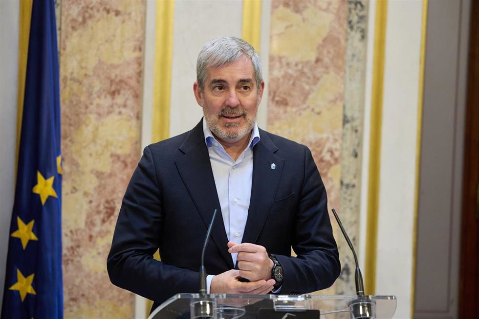 El presidente del Gobierno de Canarias, Fernando Clavijo, ofrece una rueda de prensa