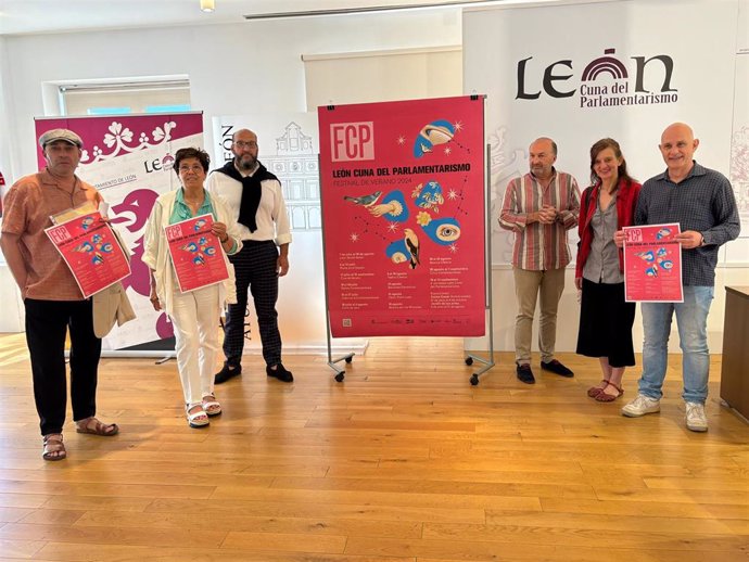 La concejala de Acción y Promoción Cultural del Ayuntamiento, Elena Aguado, presenta el Festival de Verano 'León, cuna del parlamentarismo'.