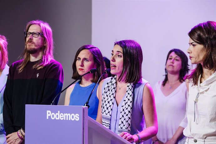 La candidata de Podemos al 9J, Irene Montero (c), junto al secretario de Organización, Pablo Fernández (i), la secretaria general de Podemos, Ione Belarra (2i), y la portavoz de Podemos, Isa Serra (d), a 9 de junio de 2024, en Madrid (España).