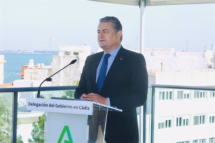 Antonio Sanz atiende a los periodistas en Cádiz con motivo de la reunión de los delegados provinciales de la Junta.