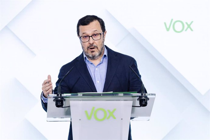 El portavoz de VOX, José Antonio Fúster, durante una rueda de prensa posterior al Comité de Acción Política de VOX, en la sede nacional del partido, a 1 de julio de 2024, en Madrid (España). 