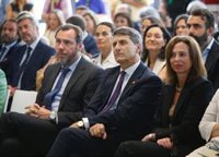 Díaz demanda "diálogo" al Gobierno sobre infraestructuras pendientes en Andalucía y Puente la emplaza a reunirse