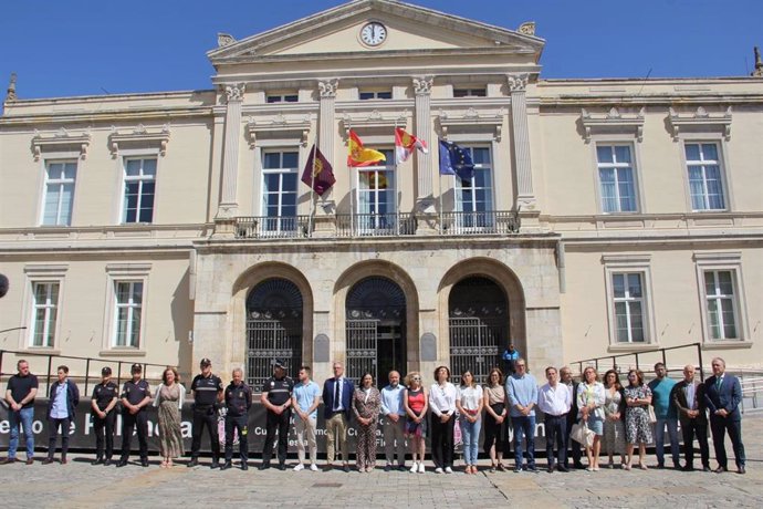 El Ayuntamiento de Palencia guarda un minuto de silencio este lunes