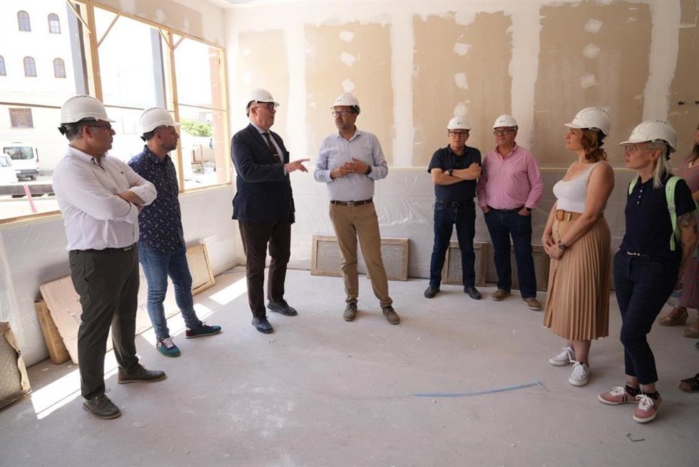 El consejero de Educación, Cultura y Deportes, Amador Pastor, visita las obras del CEE Cruz de Mayo de Hellín.