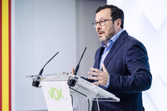 El portavoz de VOX, José Antonio Fúster, durante una rueda de prensa posterior al Comité de Acción Política de VOX, en la sede nacional del partido, a 1 de julio de 2024, en Madrid (España). Durante la comparecencia, el portavoz de VOX ha celebrado la vic