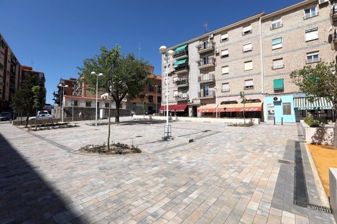 La Plaza Virgen del Sagrario del barrio toledano de Santa Bárbara se convierte en espacio de encuentro tras su remodelación