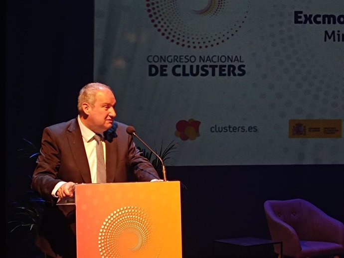 El ministro de Industria y Turismo, Jordi Hereu, durante su intervención en el Congreso Nacional de Clústeres, a lunes 1 de julio en Viladecans (Barcelona).