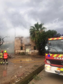 Incendio en una alquería abandonada en Alboraya