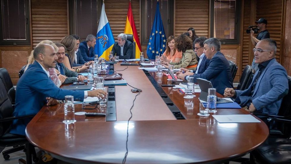 Consejo.- Canarias analizará instalaciones en los puertos del Estado para pedir que puedan albergar menores migrantes