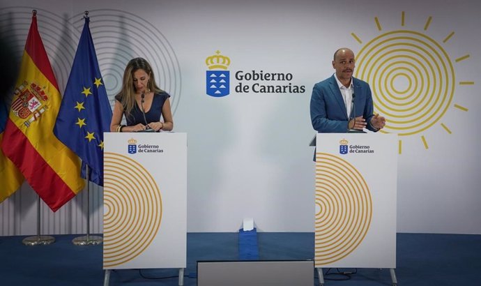 La consejera de Turismo y Empleo del Gobierno de Canarias, Jessica de León, y el viceconsejero de Presidencia y portavoz del Gobierno de Canarias, Alfonso Cabello