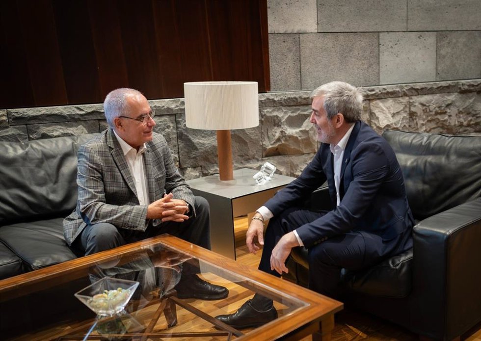 El presidente de Canarias, Fernando Clavijo, y el presidente de Fepeco, Óscar Izquierdo