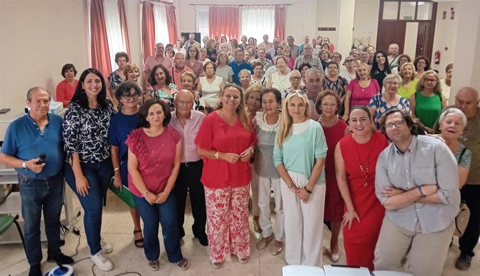 Hidalgo (c), en la visita al CPA de Bailén.
