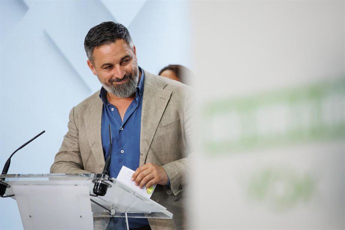 El presidente de VOX, Santiago Abascal, comparece en la sede de VOX.