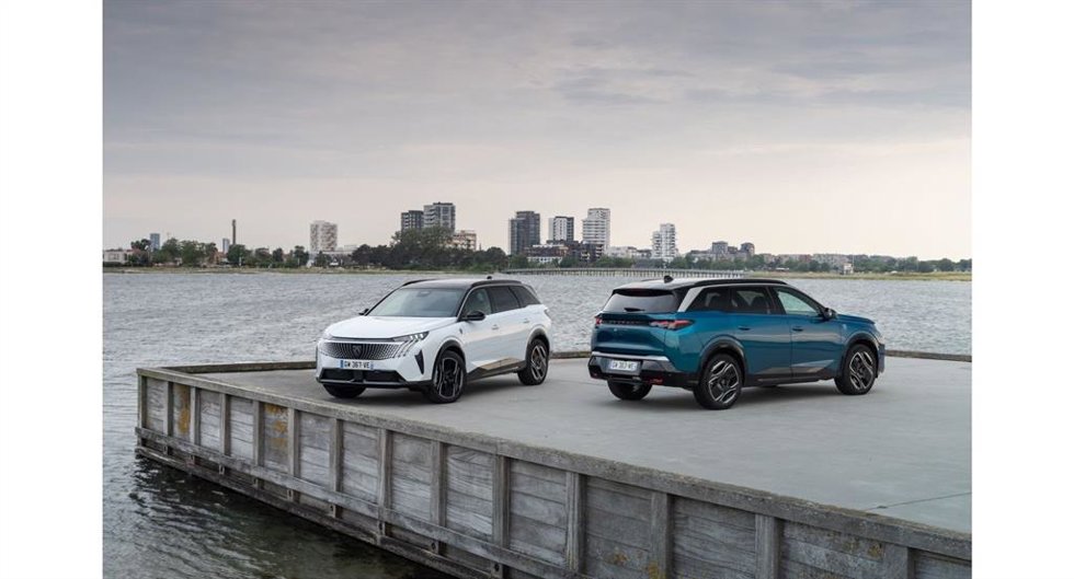 Peugeot lanza su nuevo SUV electrificado, el 5008, desde 39.660 euros.
