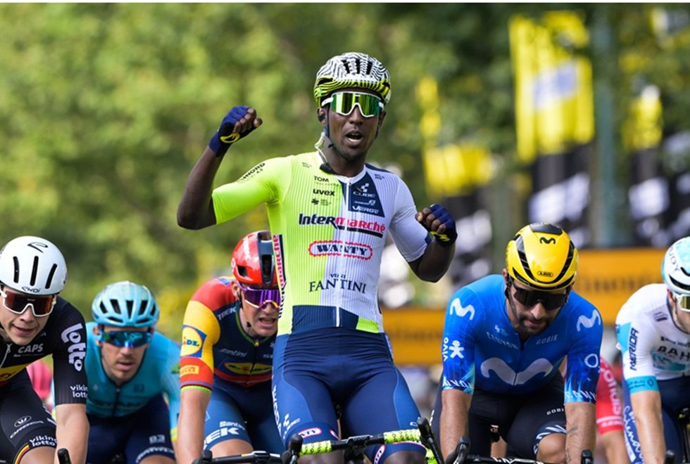 El ciclista eritreo Biniam Girmay (Intermarché-Wanty) se impuso este lunes en la tercera etapa de la 111 edición del Tour de Francia, disputadasobre 230 kilómetros entre Piacenza y Torino
