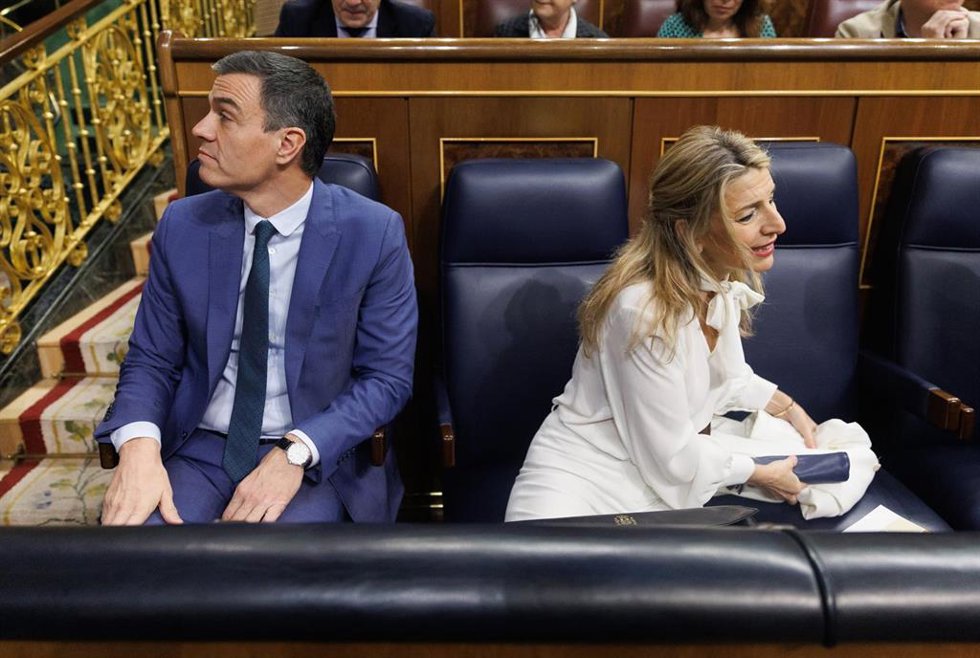 Archivo - El presidente del Gobierno, Pedro Sánchez y la vicepresidenta segunda y ministra de Trabajo y Economía Social, Yolanda Díaz