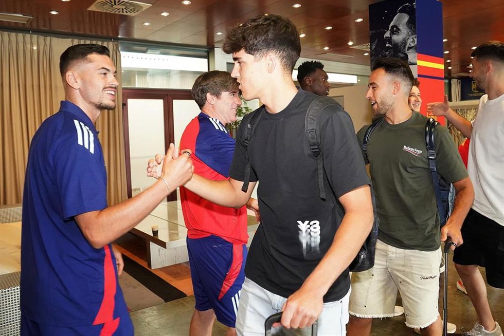 El central del FC Barcelona Pau Cubarsí y el resto de internacionales de la selección olímpica de fútbol han iniciado este lunes la concentración para preparar los Juegos de Paris 2024.