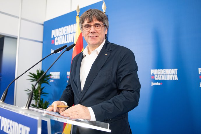 El candidato de Junts a la Generalitat de Catalunya, Carles Puigdemont, durante una rueda de prensa para valorar los resultados de las elecciones catalanas, a 13 de mayo de 2024, en Argelès (Francia).