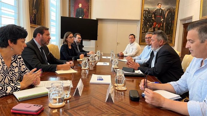 Reunión del Ministerio de Transportes con Antaxi