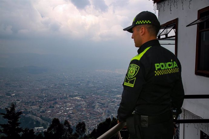 Archivo - Imagen de un agente de al Policía Nacional de Colombia