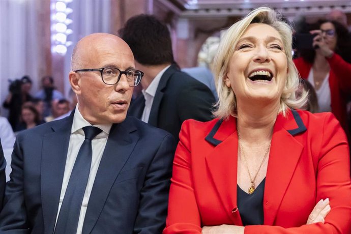 Archivo - El líder de Los Republicanos, Eric Ciotti, junto a la líder de Agrupación Nacional, Marine Le Pen, con quien concurre a las elecciones legislativas de Francia
