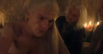 El impactante desnudo integral de Aemond Targaryen en La Casa del Dragón 2x03
