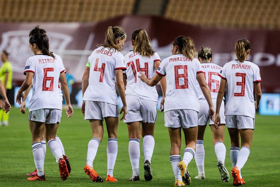 Archivo - Celebrate score of Alexia of Spain Team during qualifying phase of Euro 2022 womens , football match played between Spain Team and  Czech Republic Team at La Cartuja Olympic  Stadium on October 23, 2020 in Sevilla, Spain.