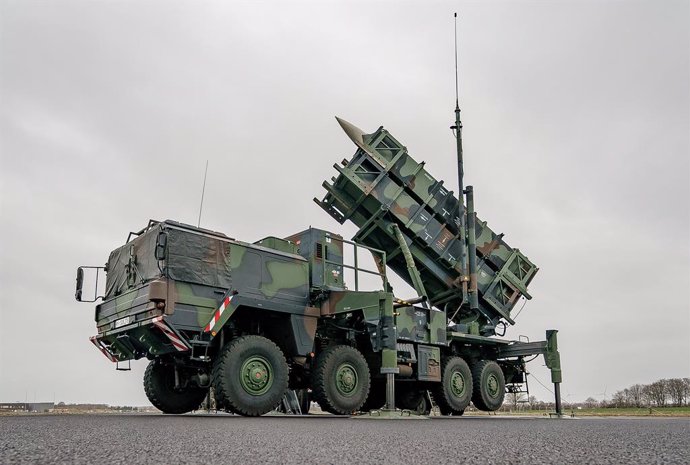 Archivo - FILED - 17 March 2022, Schwesing: A combat-ready "Patriot" anti-aircraft missile system of the Bundeswehr's anti-aircraft missile squadron 1 stands on the airfield of Schwesing military airport. Germany and the Unites States are to supply Ukrain