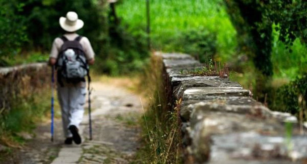 Un peregrino en el Camino de Santiago.