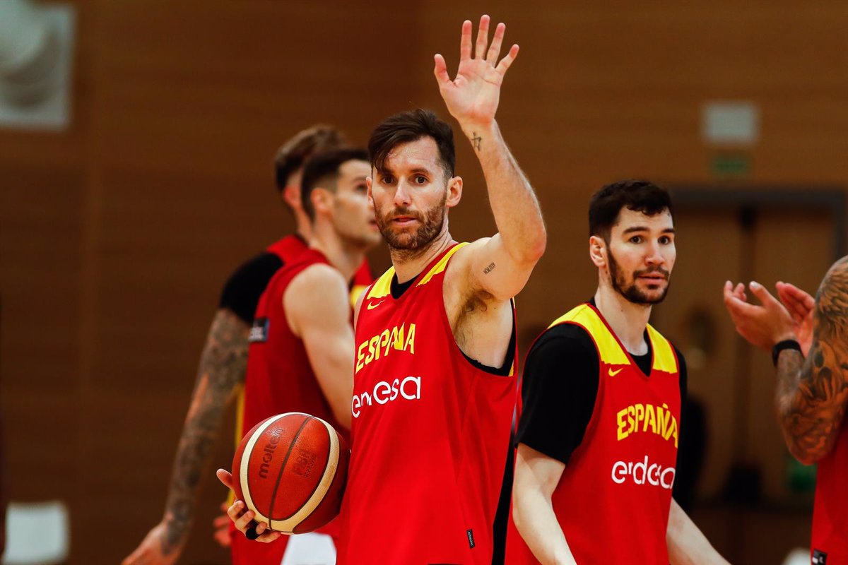 Spain debuts in its Pre-Olympic tournament against a weak Lebanon