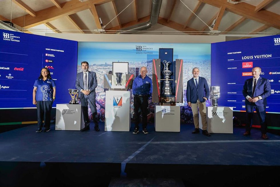 Presentación del Verano a toda Vela' de la Louis Vuitton 37 Americas Cup de Barcelona, con los cuatro trofeos que componen la Louis Vuitton 37 America's Cup