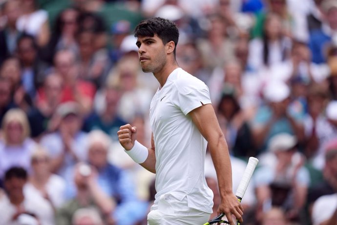 01 July 2024, United Kingdom, London: Spanish tennis player Carlos Alcaraz reacts during his men's singles first round match against Estonia's Mark Lajal, on day one of the 2024 Wimbledon Championships at the All England Lawn Tennis and Croquet Club, Lond