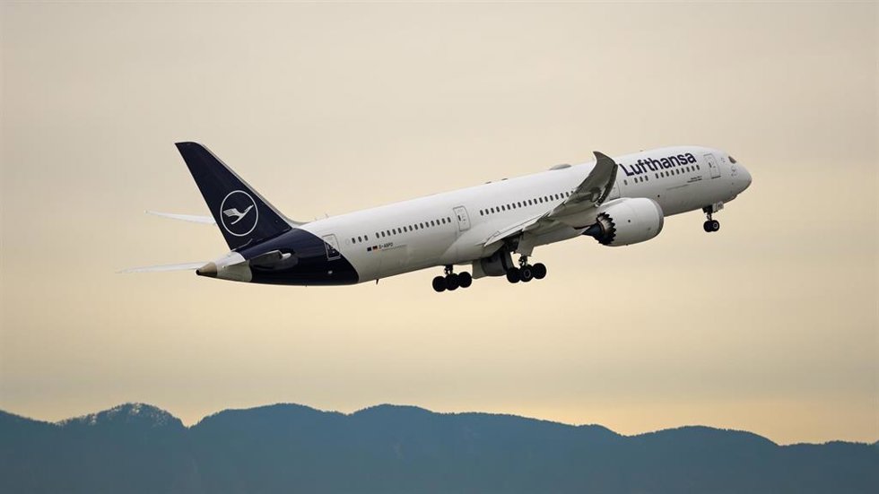 Archivo - Avión de la compañía alemana Lufthansa
