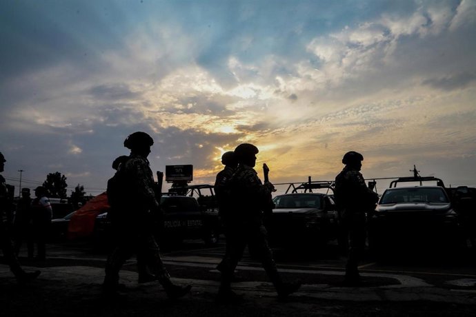 Archivo - Agentes de seguridad de México