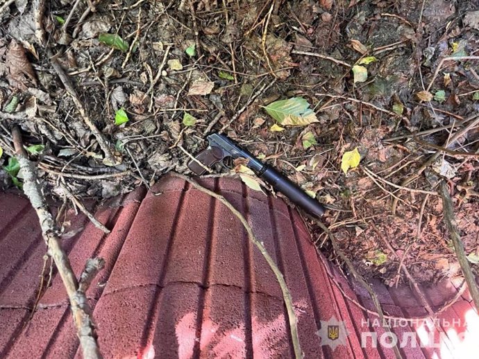 Arma empleada en el intento de asesinato del bloguero kazajo Aidos Sadikov (archivo)
