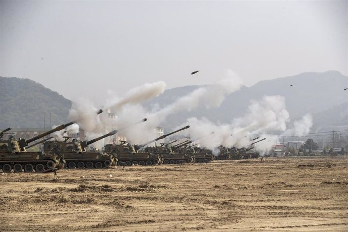 Archivo - Maniobras con artillería en abril de 2024 por parte del Ejército de Corea del Sur en Cheorwon, 85 kilómetros al noreste de la capital, Seúl (archivo)