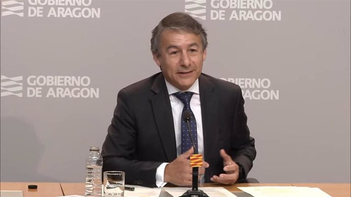 El director general de Política Económica, Javier Martínez, este martes en el Pignatelli comentando los datos del paro de junio