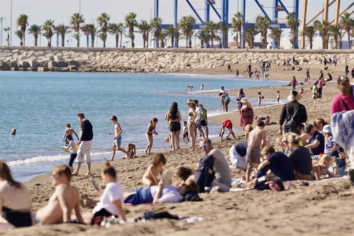 Archivo - La playa de la Malagueta, imagen de archivo. 