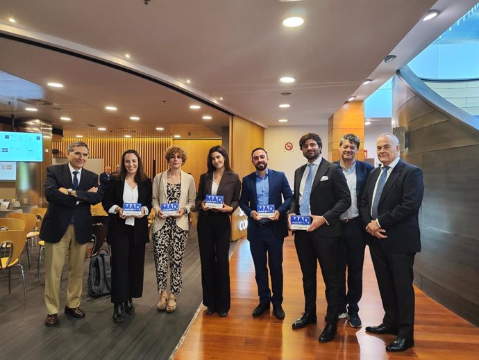 Foto de familia recogida premio Mad-eHealth