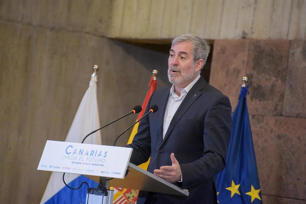 Archivo - El presidente del Gobierno de Canarias, Fernando Clavijo, interviene durante una Jornada Autonómica de Europa Press 'Canarias Hacia el Futuro', en la Presidencia del Gobierno de Canarias, a 19 de abril de 2024, en Santa Cruz de Tenerife, Tener