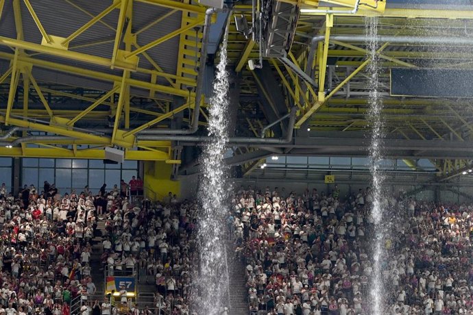 Techo del Estadio Signal Iduna Park de Dortmund, en la Eurocopa 2024. 