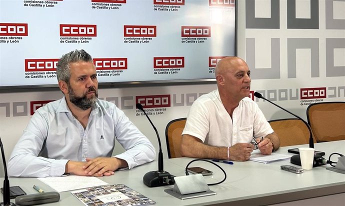 Los representantes de UGT, Raúl Santa Eufemia (izda), y CCOO, Fernando Fraile, (dcha), en rueda de prensa.