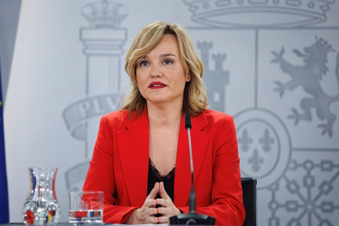 La ministra portavoz, Pilar Alegría, interviene durante una rueda de prensa posterior a la reunión del Consejo de Ministros, en el Palacio de La Moncloa, a 25 de junio de 2024, en Madrid (España). El Gobierno ha aprobado en el Consejo de Ministros de hoy 