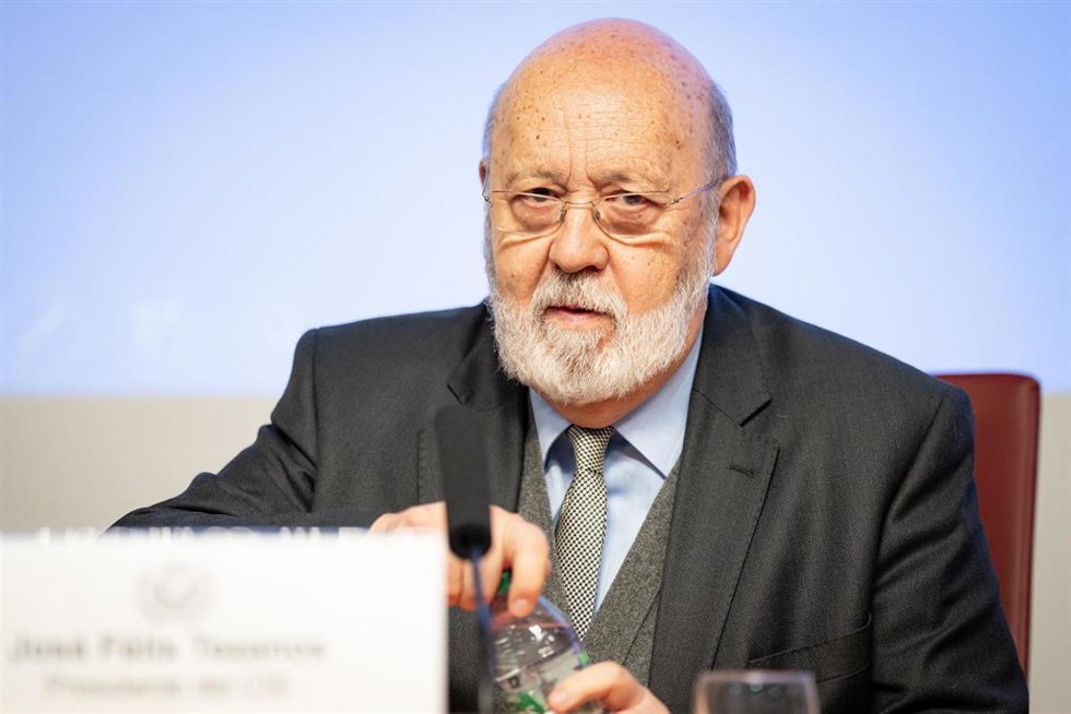 Archivo - El presidente del CIS, José Félix Tezanos, inaugura la mesa 'Sondeos de opinión pública y encuestas preelectorales', en la Facultad de Ciencias de la Información de la Universidad Complutense, a 11 de enero de 2024, en Madrid (España).