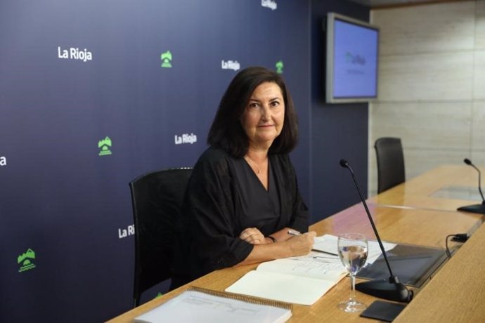 La directora general de Empleo, Cristina Salinas, informa de los datos de desempleo