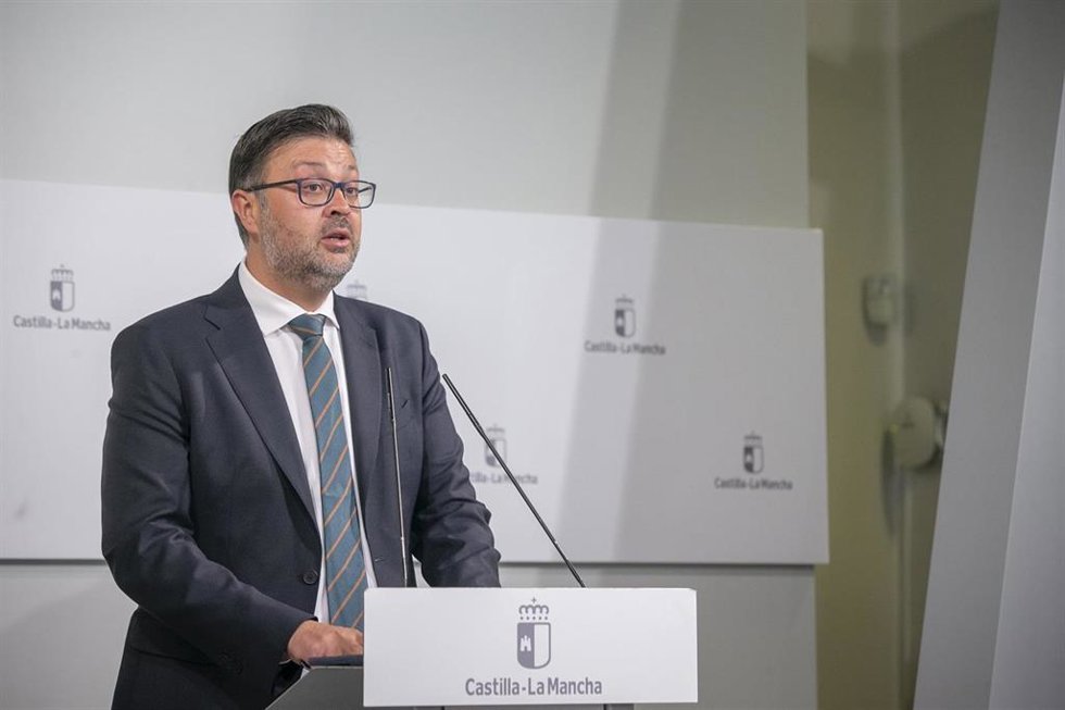 El consejero de Educación, Cultura y Deportes de Castilla-La Mancha, Amador Pastor durante la rueda de prensa para anunciar los acuerdos del Consejo de Gobierno.