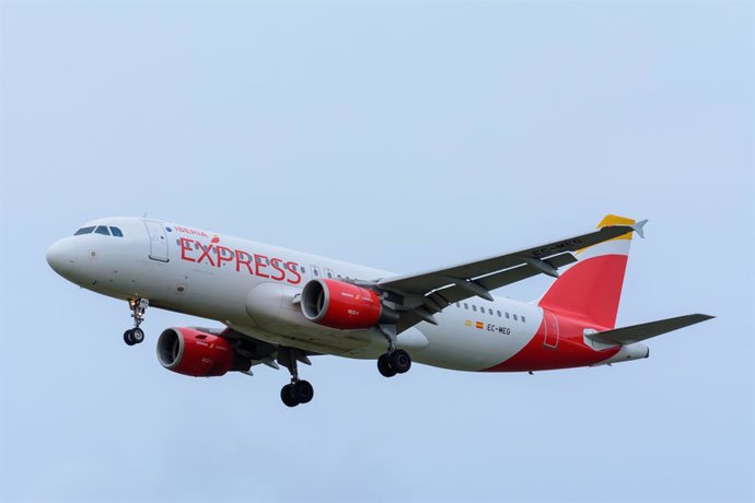 Avión Airbus A320 de Iberia Express que hace la ruta Asturias-Canarias.