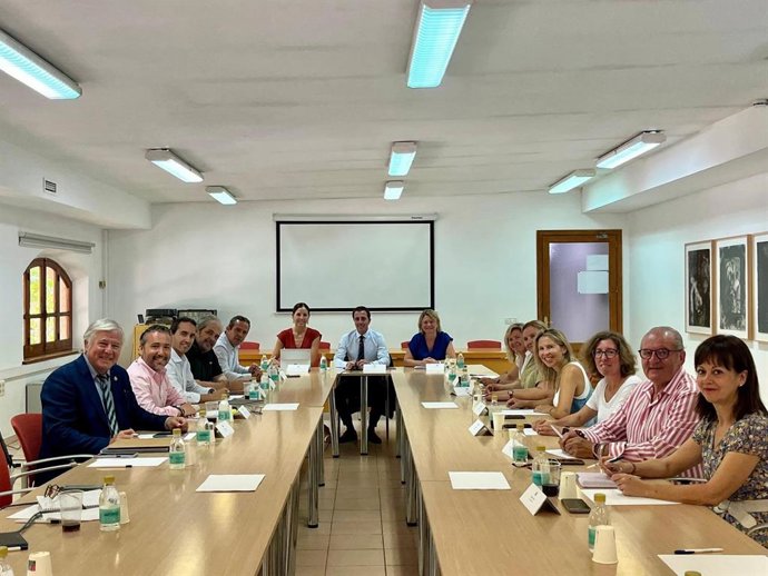 El presidente del Consell de Mallorca, Llorenç Galmés, en reunión con su equipo de gobierno insular para analizar el primer año de legislatura.