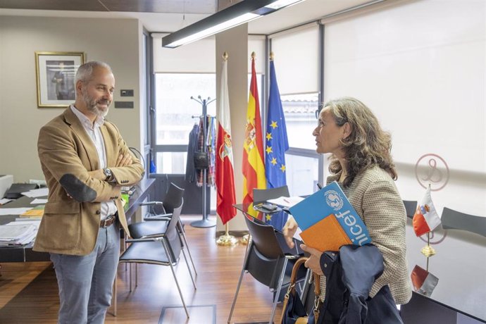 El Consejero De Educación, Sergio Silva, Recibe A Representantes De Unicef Cantabria